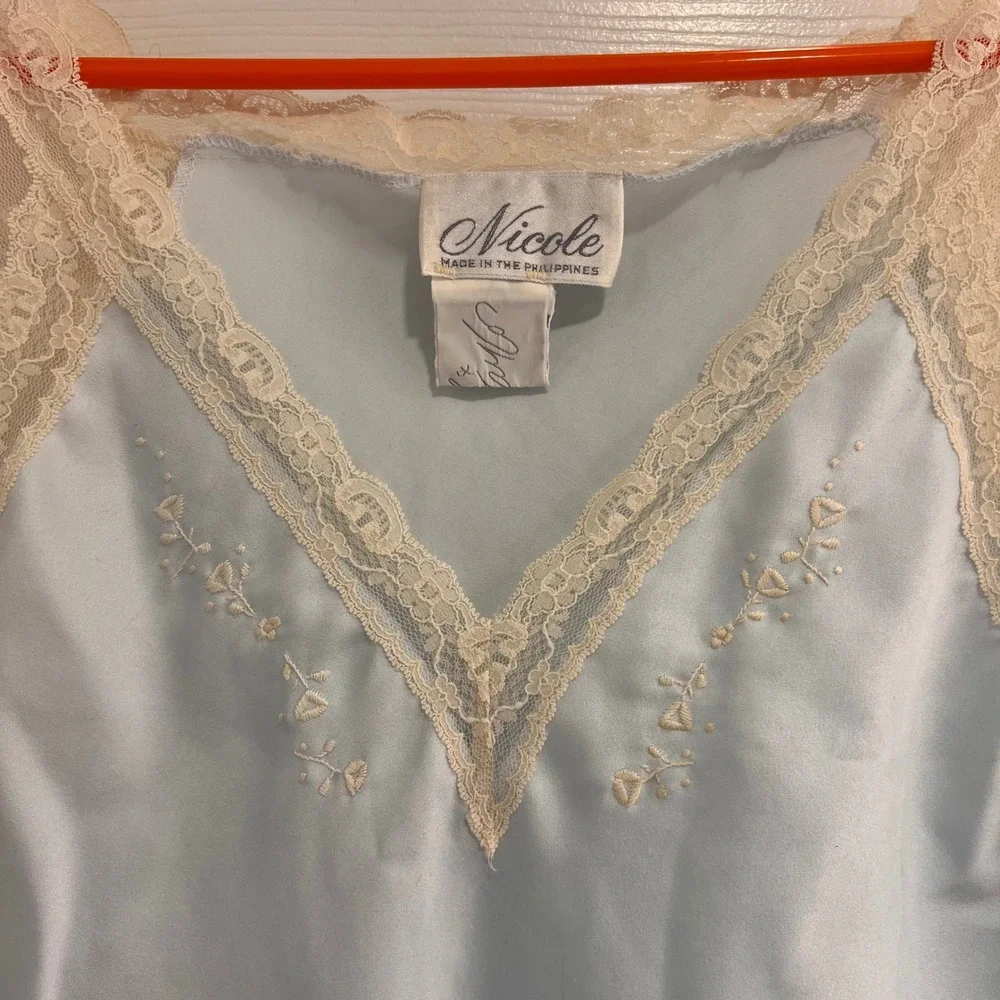 Lord and Taylor Vintage Light Blue Satin Lace Trim Nightgown Large‎ Floral